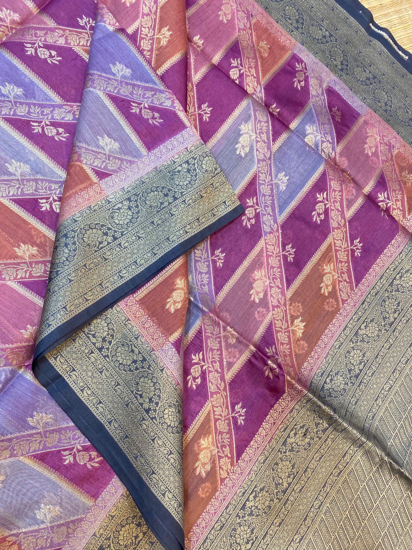 Banarasi | pink x Violet | jaal X antique Motif