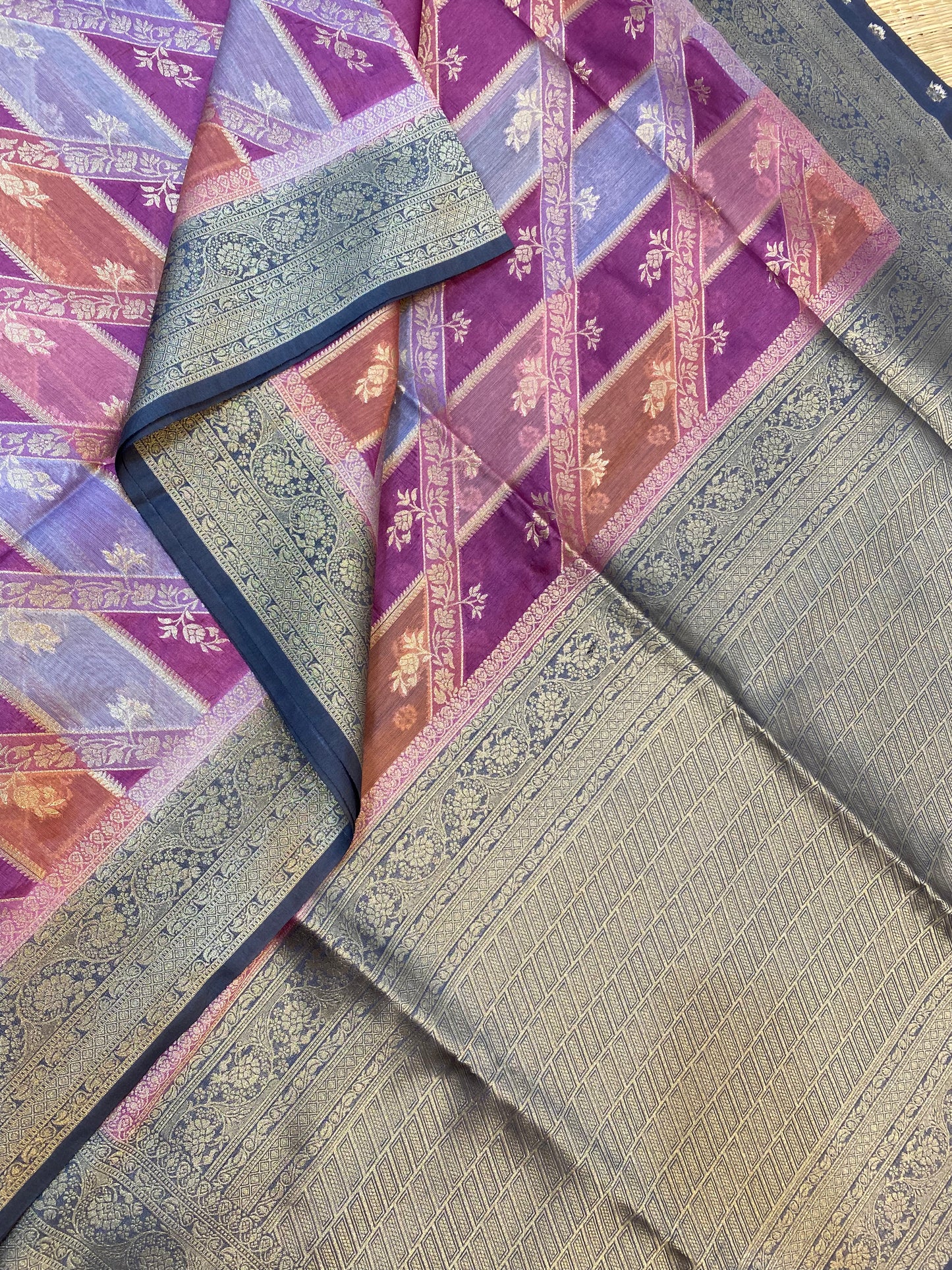 Banarasi | pink x Violet | jaal X antique Motif