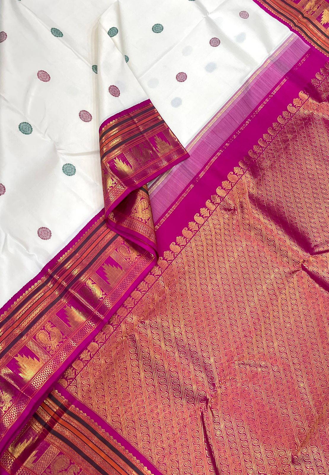 Pure Kanjivarams | white X Rani |korvai border X chakram butta | Handwoven luxury x 4 ply