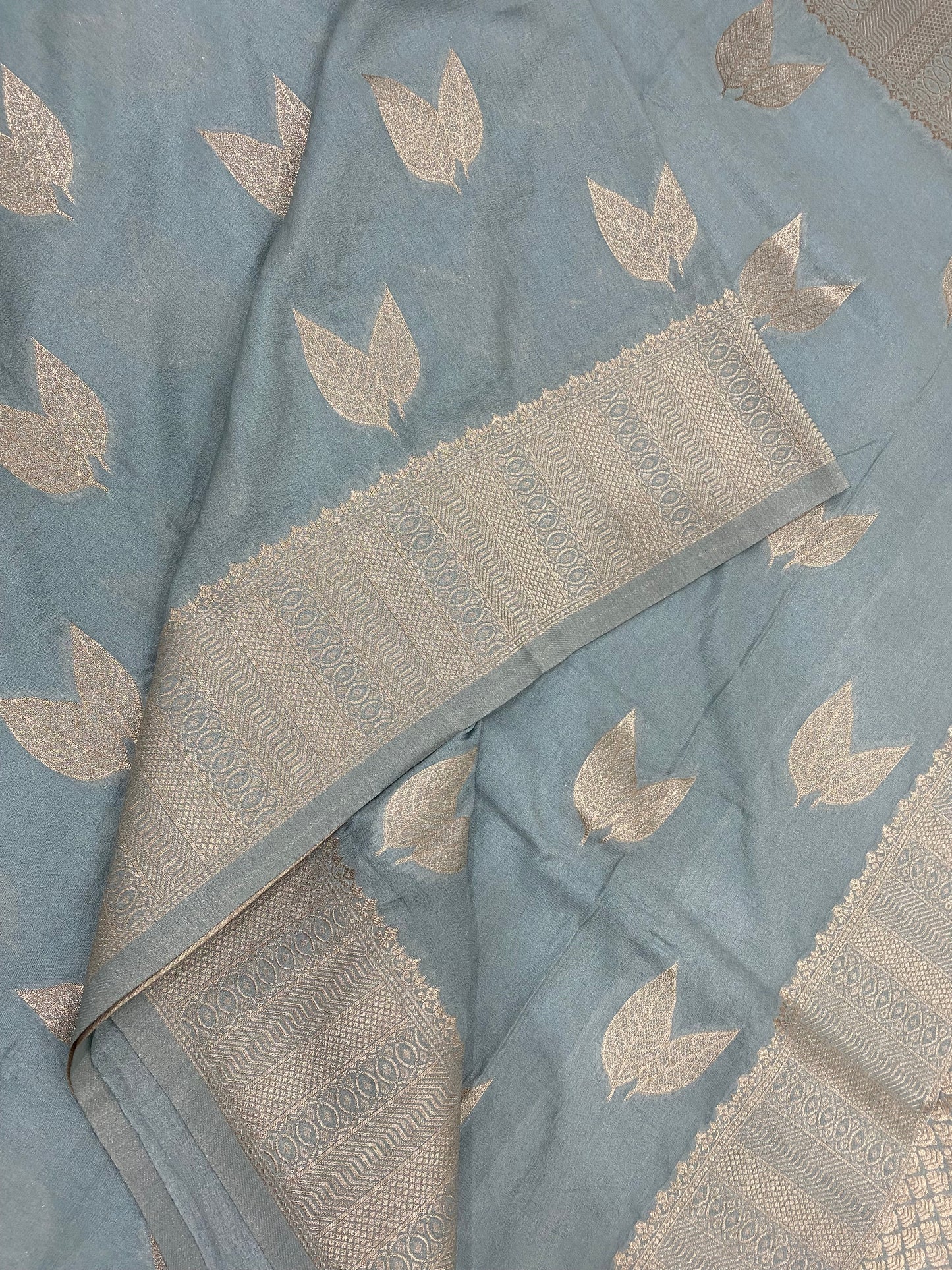 Banarasi | bluish grey | leaf XGerman silver Motif